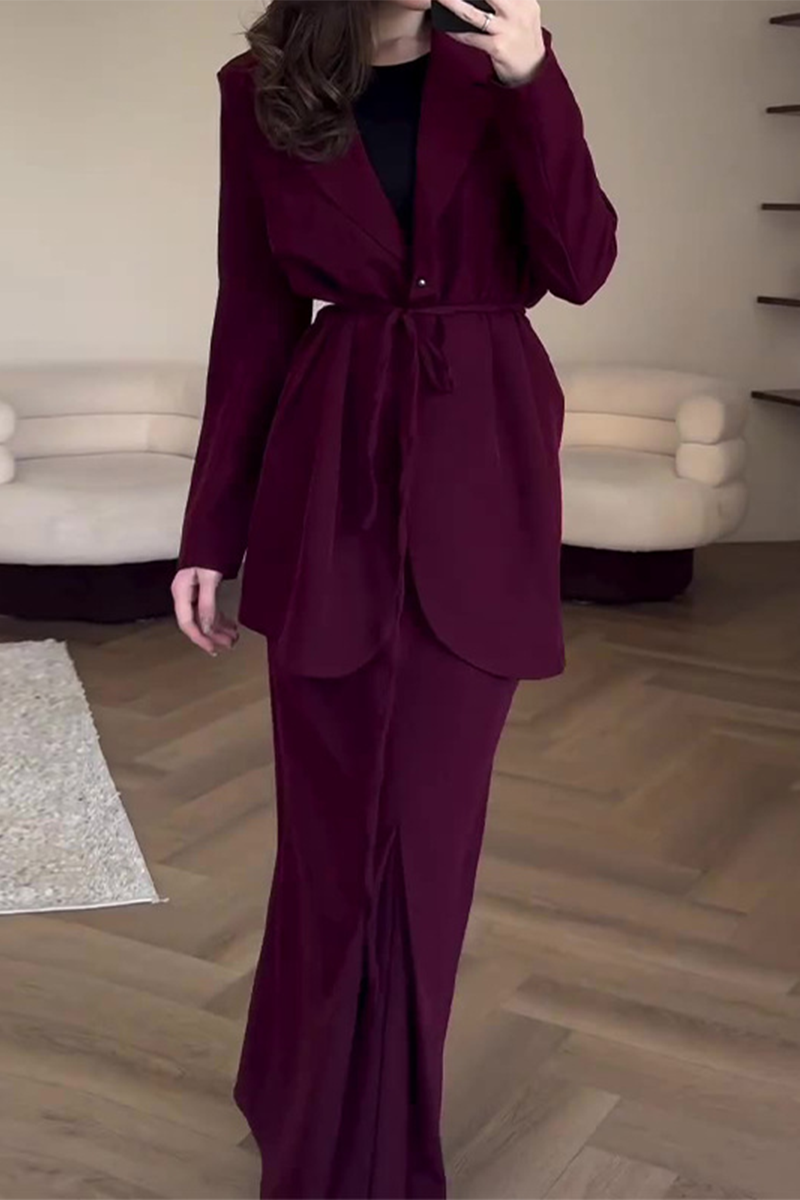 Ensemble élégant deux pièces à lacets, col rabattu, manches longues