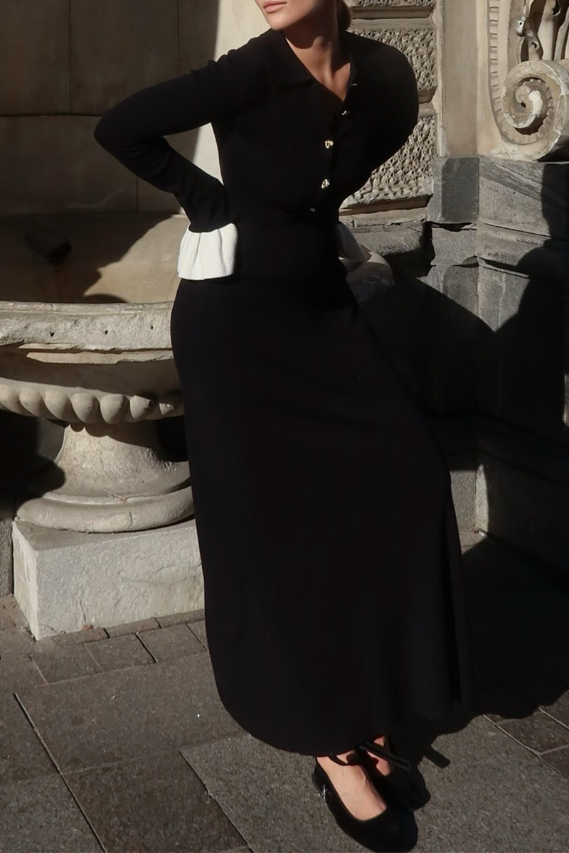 Elegante Kleider in Volltonfarbe mit Rüschen und Kontrast-O-Ausschnitt in der Taille