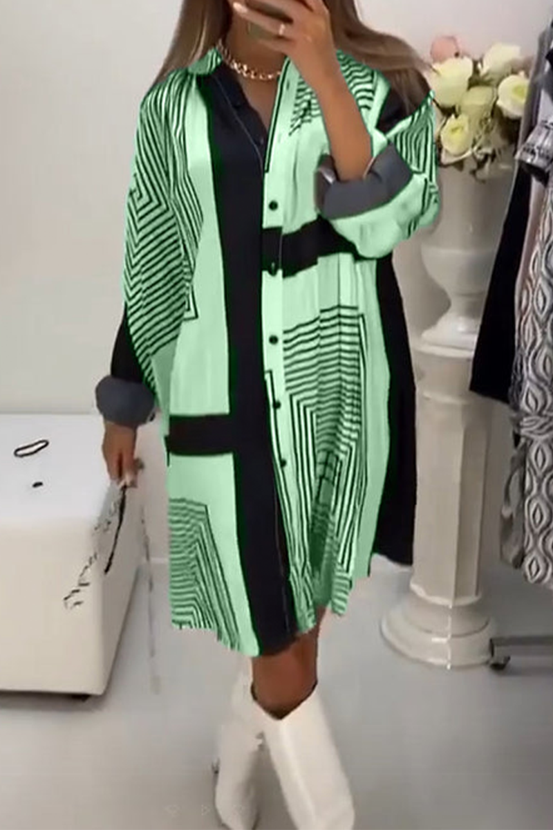 Lässige Hemdkleider mit Streifen und Knöpfen in Kontrastfarbe und V-Ausschnitt