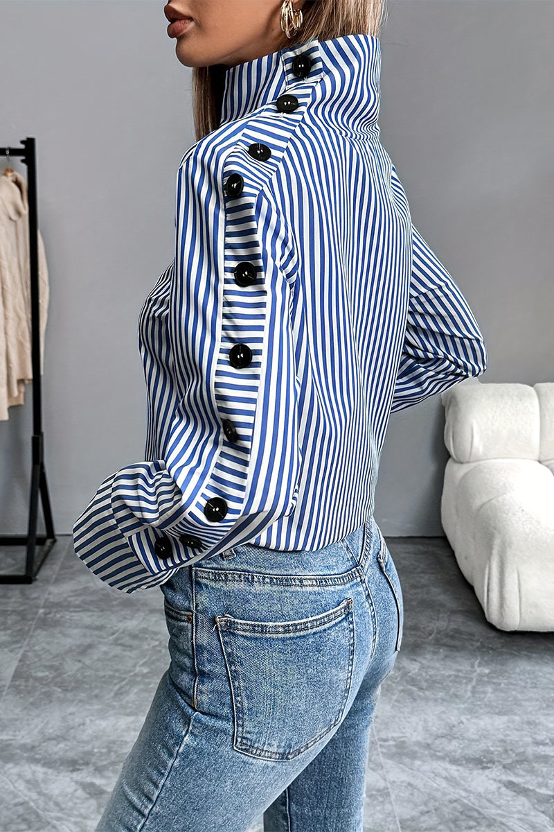 Lässige Rollkragenblusen mit Streifenknöpfen