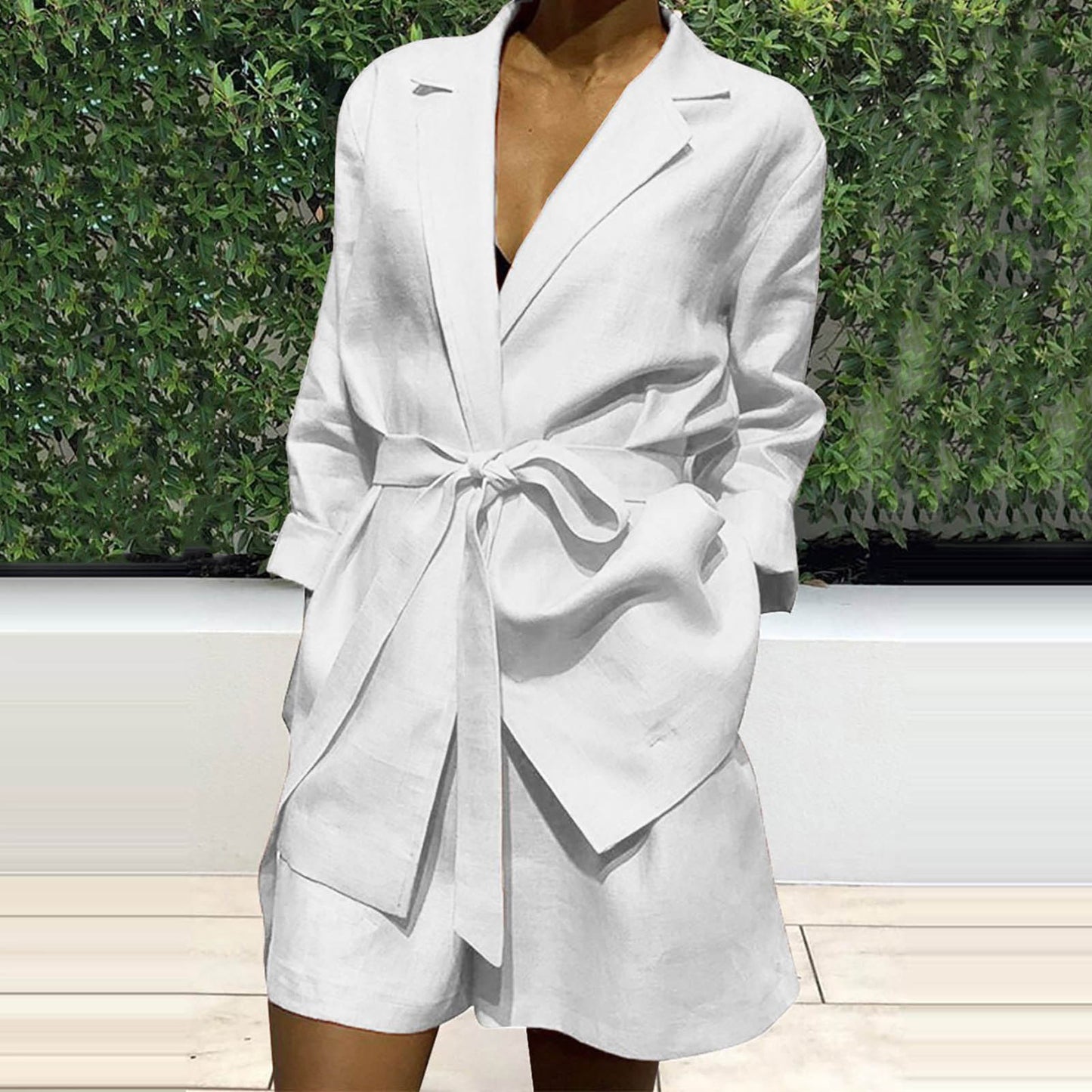 Ensemble haut cache-cœur à manches longues et col en V et short à jambe large