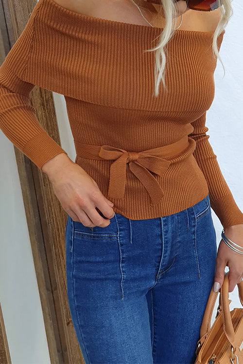 Schulterfreier Slim Fit Rippstrickpullover