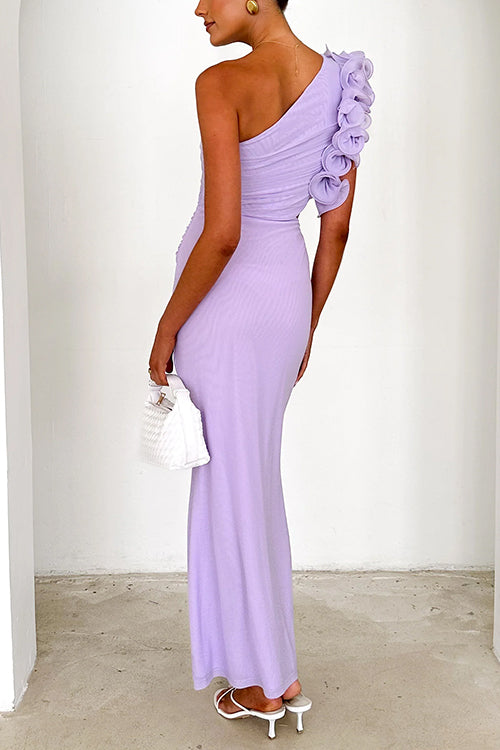 Figurbetontes Maxikleid mit One-Shoulder-Träger, Cut-Out, Mesh-Overlay und Rüschen