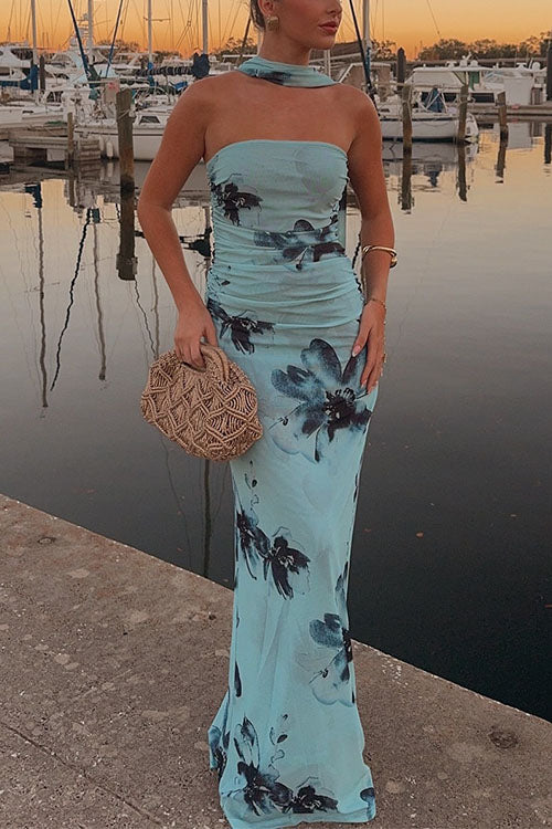 Trägerloses, figurbetontes Maxikleid mit Blumenmuster