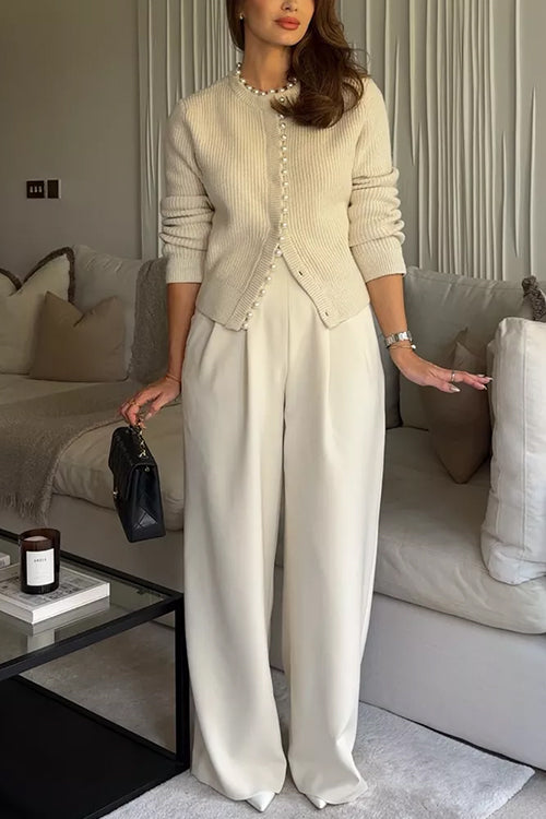 Gerippter Strickpullover mit Rundhalsausschnitt, Perlenbesatz und Knopfleiste