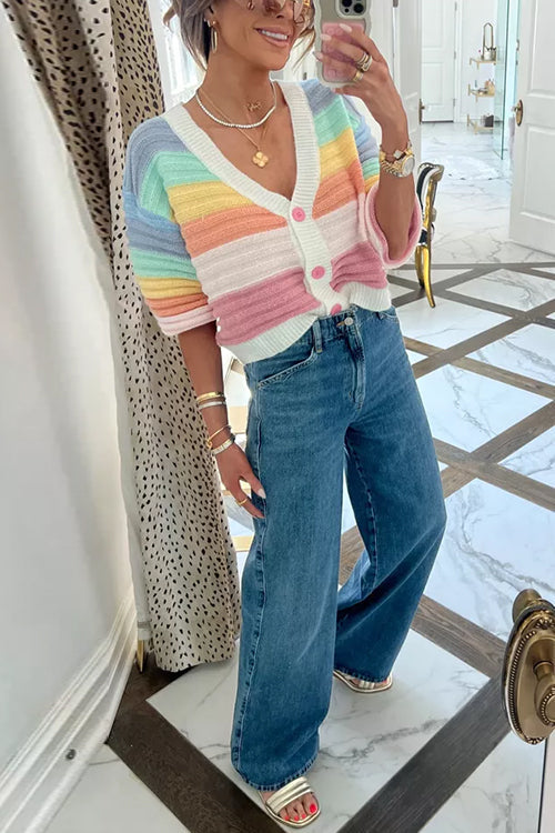 Pull en maille côtelée rayée à col en V et boutons