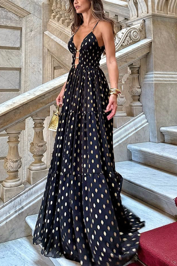 Charming View Chiffon-Maxikleid mit goldenem Punktemuster und Cut-outs, leicht