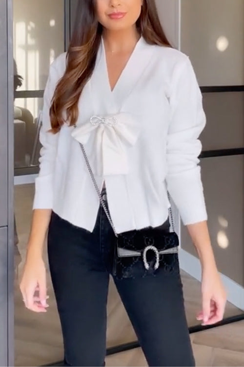 Pull col V à manches longues et nœud sur le devant