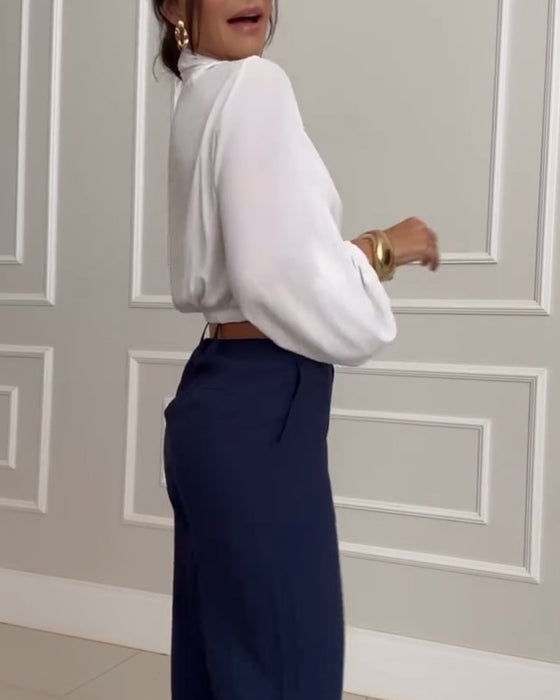 Modische Bluse mit V-Ausschnitt und Laternenärmeln in Volltonfarbe