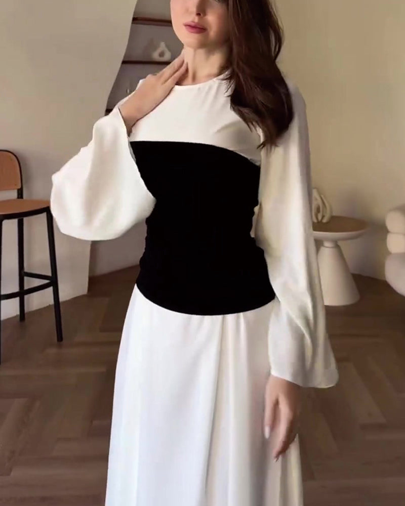 Konsequent kontrastierendes Kleid