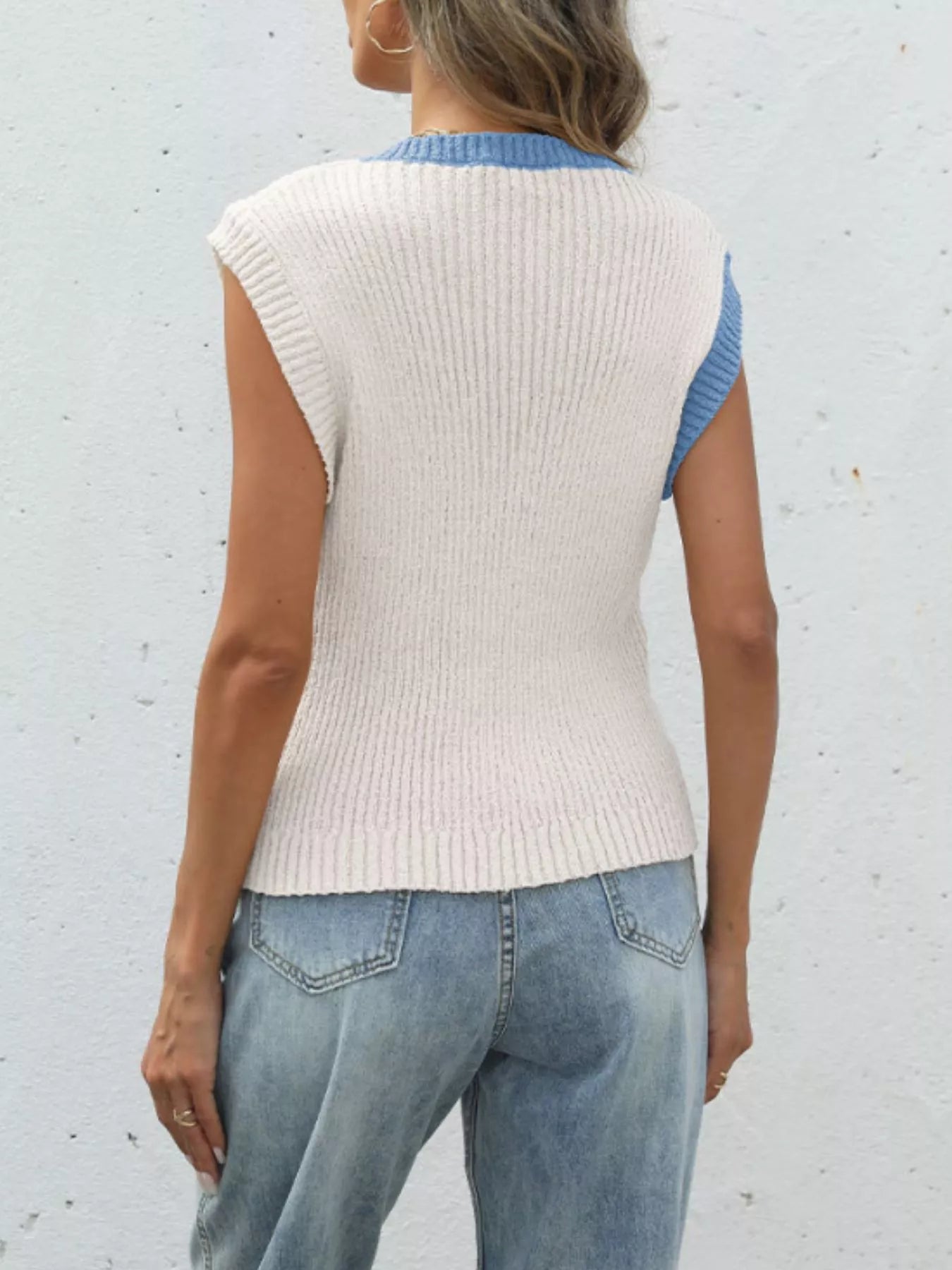 Two-Tone Sleeveless Knit Cardigan