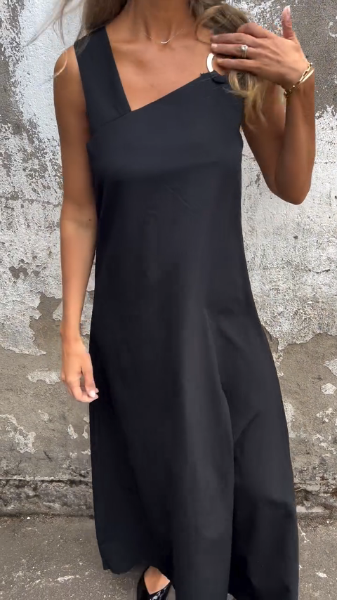 Robe unie à col carré irrégulier