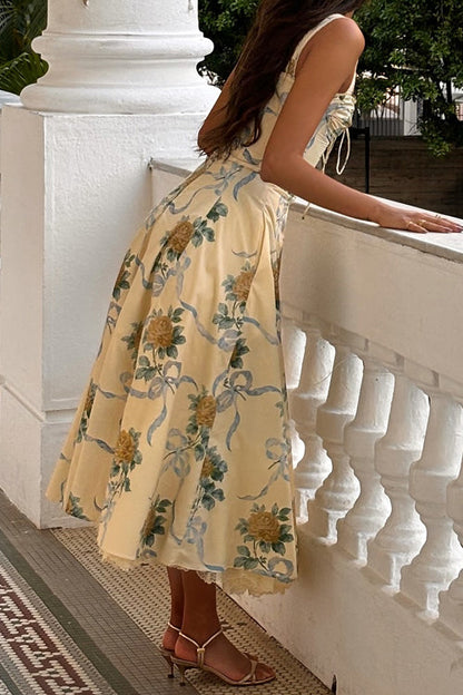 Robe camisole mi-longue à imprimé floral avec cordon de serrage et bordure en dentelle