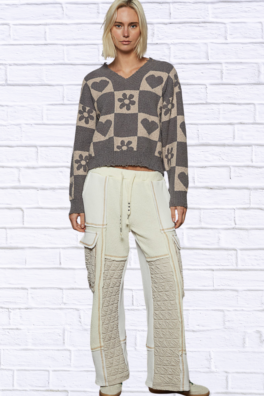 POL V-Neck Heart Pattern Checkered Sweater