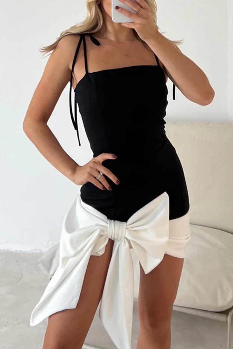 Robe sexy formelle à fronde solide avec nœud et col carré