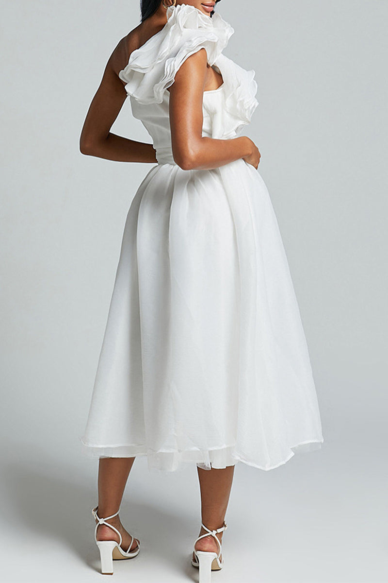 Sexy ärmelloses Kleid in Volltonfarbe mit Rüschen und schrägen Schultern