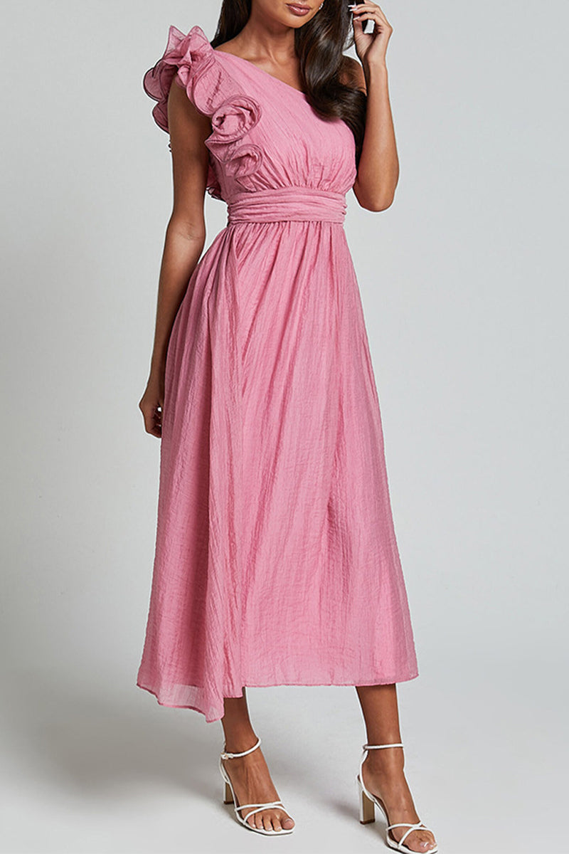 Sexy ärmelloses Kleid in Volltonfarbe mit Rüschen und schrägen Schultern