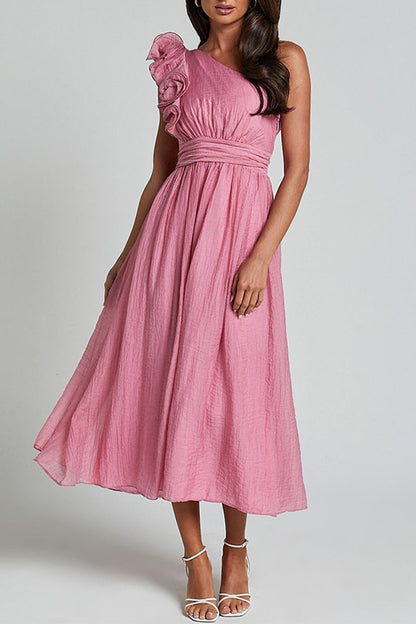 Sexy ärmelloses Kleid in Volltonfarbe mit Rüschen und schrägen Schultern