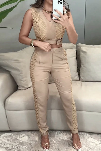 Lässiger, einfarbiger, ärmelloser Zweiteiler mit Taschen und Knöpfen aus Netzstoff mit V-Ausschnitt