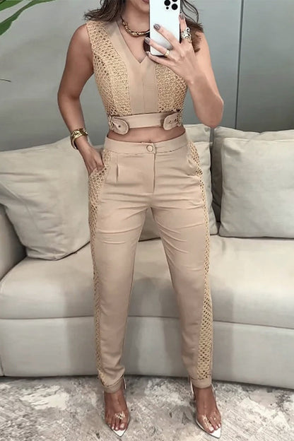 Lässiger, einfarbiger, ärmelloser Zweiteiler mit Taschen und Knöpfen aus Netzstoff mit V-Ausschnitt