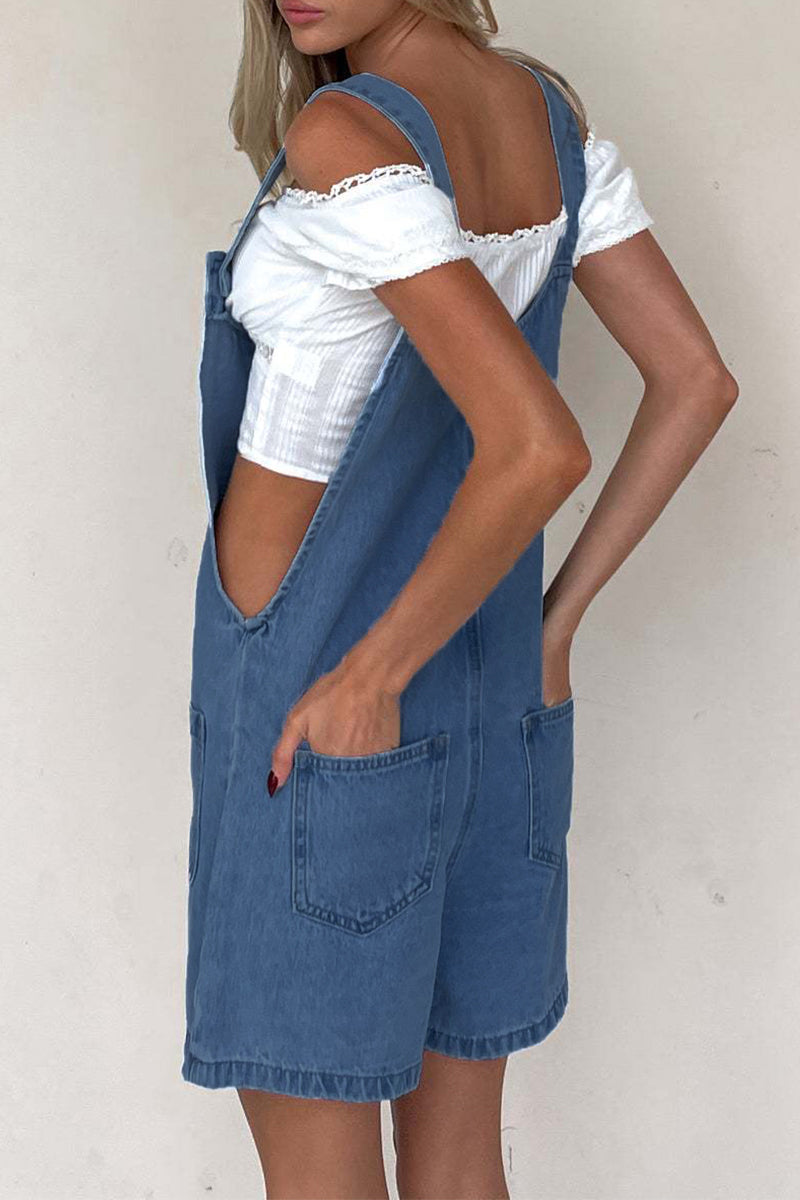 Lässiger, einfarbiger, lockerer Strampler mit Taschenknöpfen und U-Ausschnitt