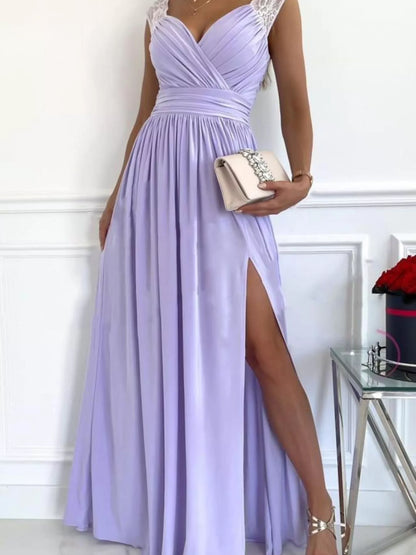 Maxikleid mit hohem Schlitz und Spitzendetail