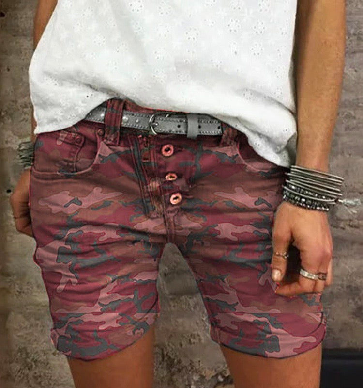 Elastic Waist Buttons Skinny Camo Shorts Red