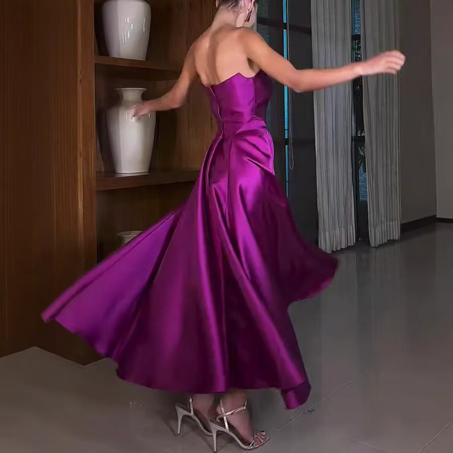 Robe de soirée longue en satin sans bretelles à lacets et fente haute