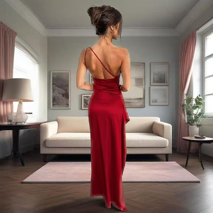 Robe longue de soirée asymétrique à découpes et drapée sur le devant