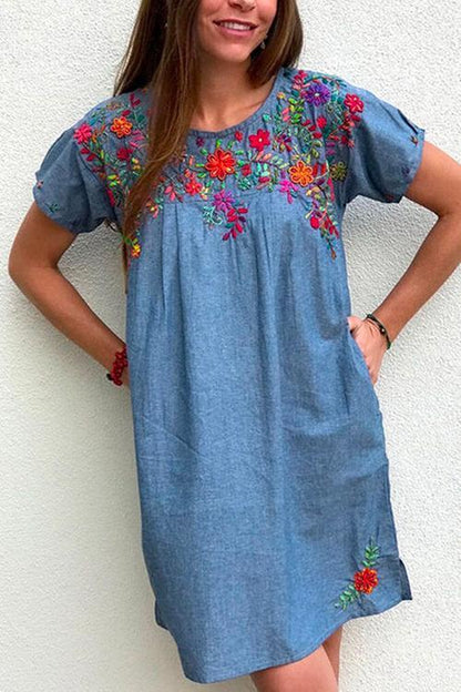 Rosiedress Side Split Pockets Floral Embroidered Dress