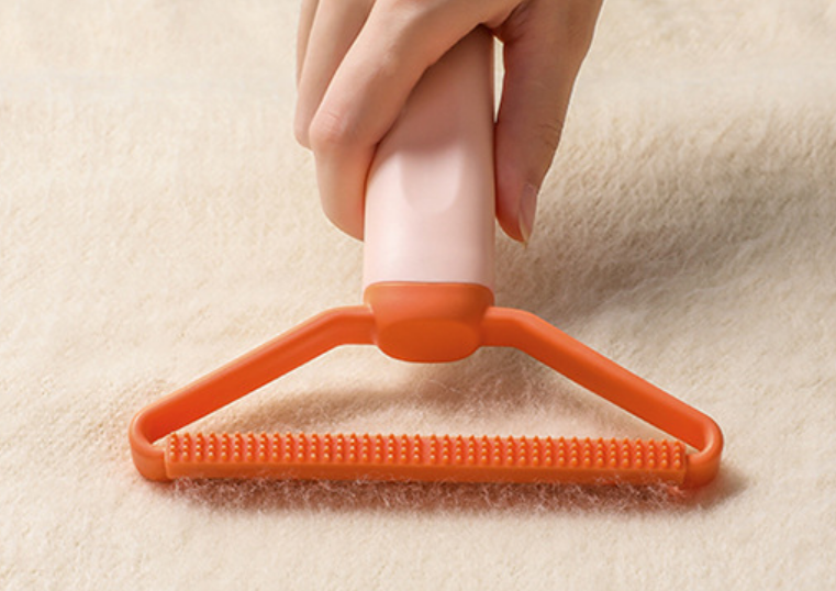 Manual Lint Remover & Carpet Scraper, Heavy Duty Fabric Shaver with Pure Copper Blade, Pet Hair Remover Brush for Rugs, Woolen Coats and Couches