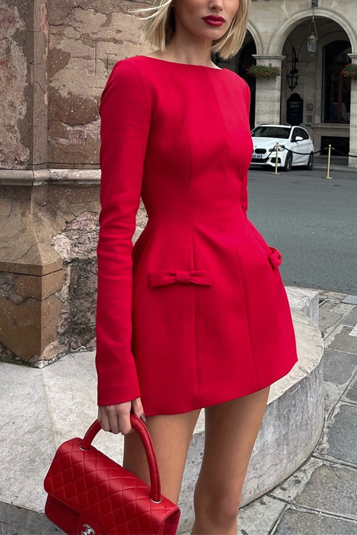 Mini-robe élégante à manches longues et nœud