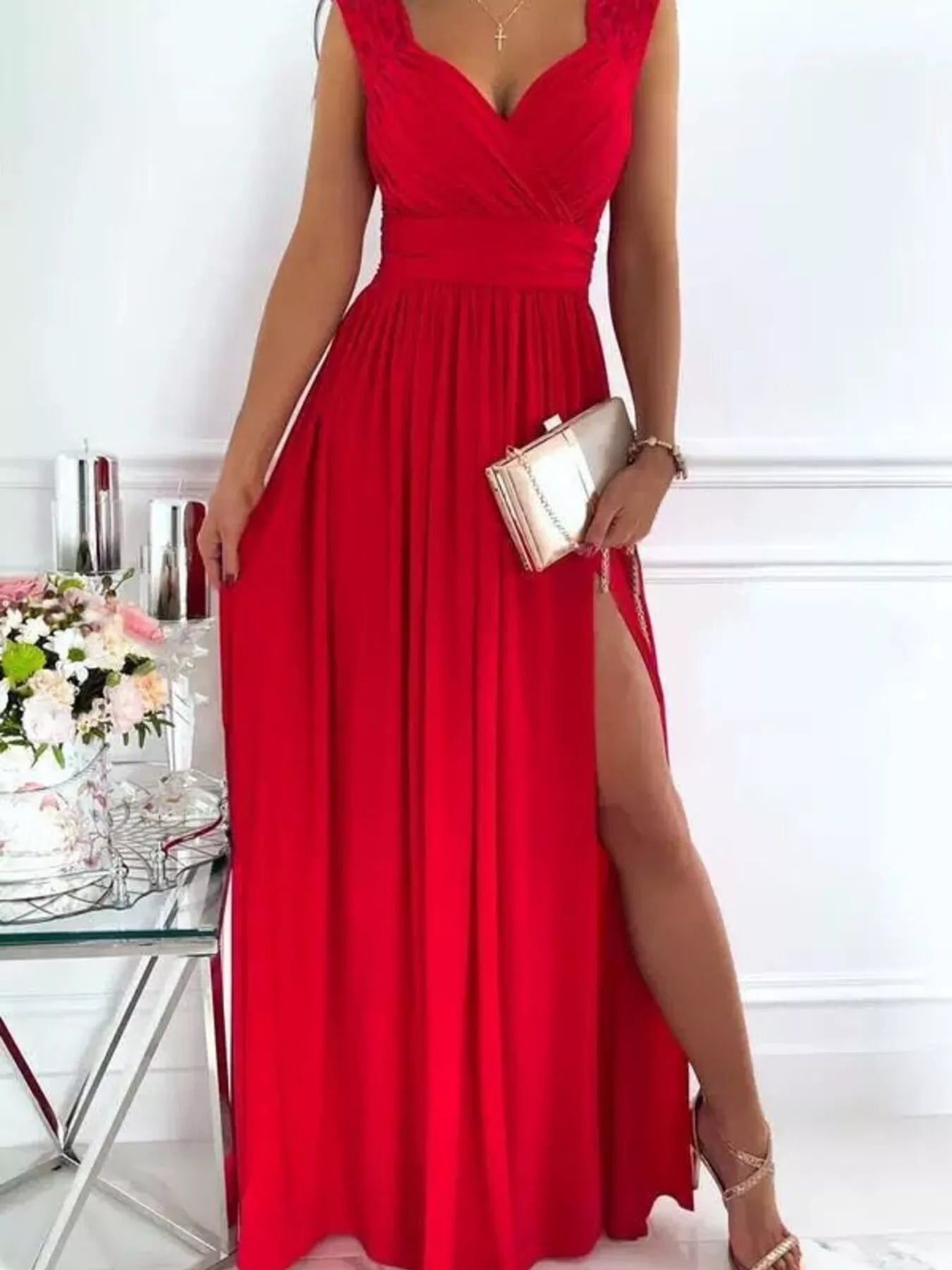 Maxikleid mit hohem Schlitz und Spitzendetail
