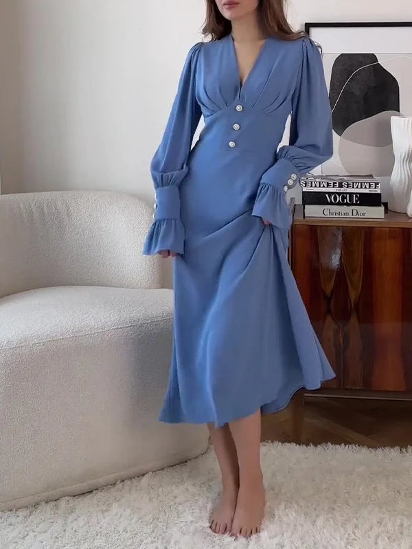 Schlankes, sexy Kleid mit V-Ausschnitt