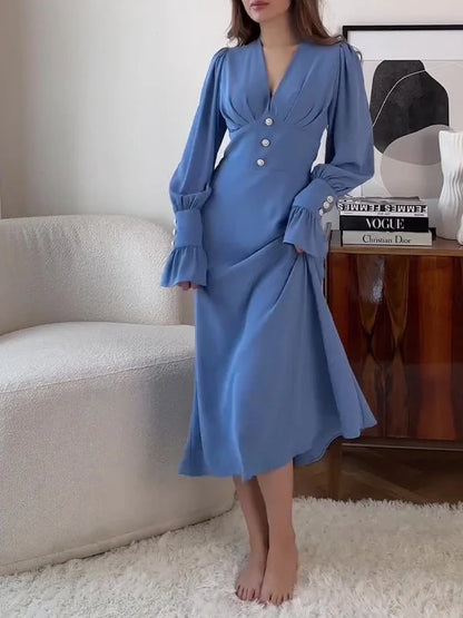 Schlankes, sexy Kleid mit V-Ausschnitt