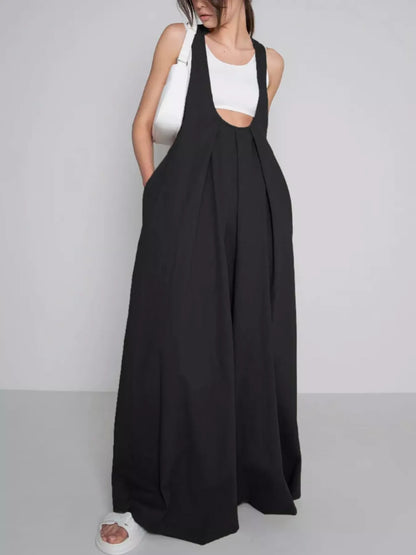 Plissiertes Latzkleid mit Taschen