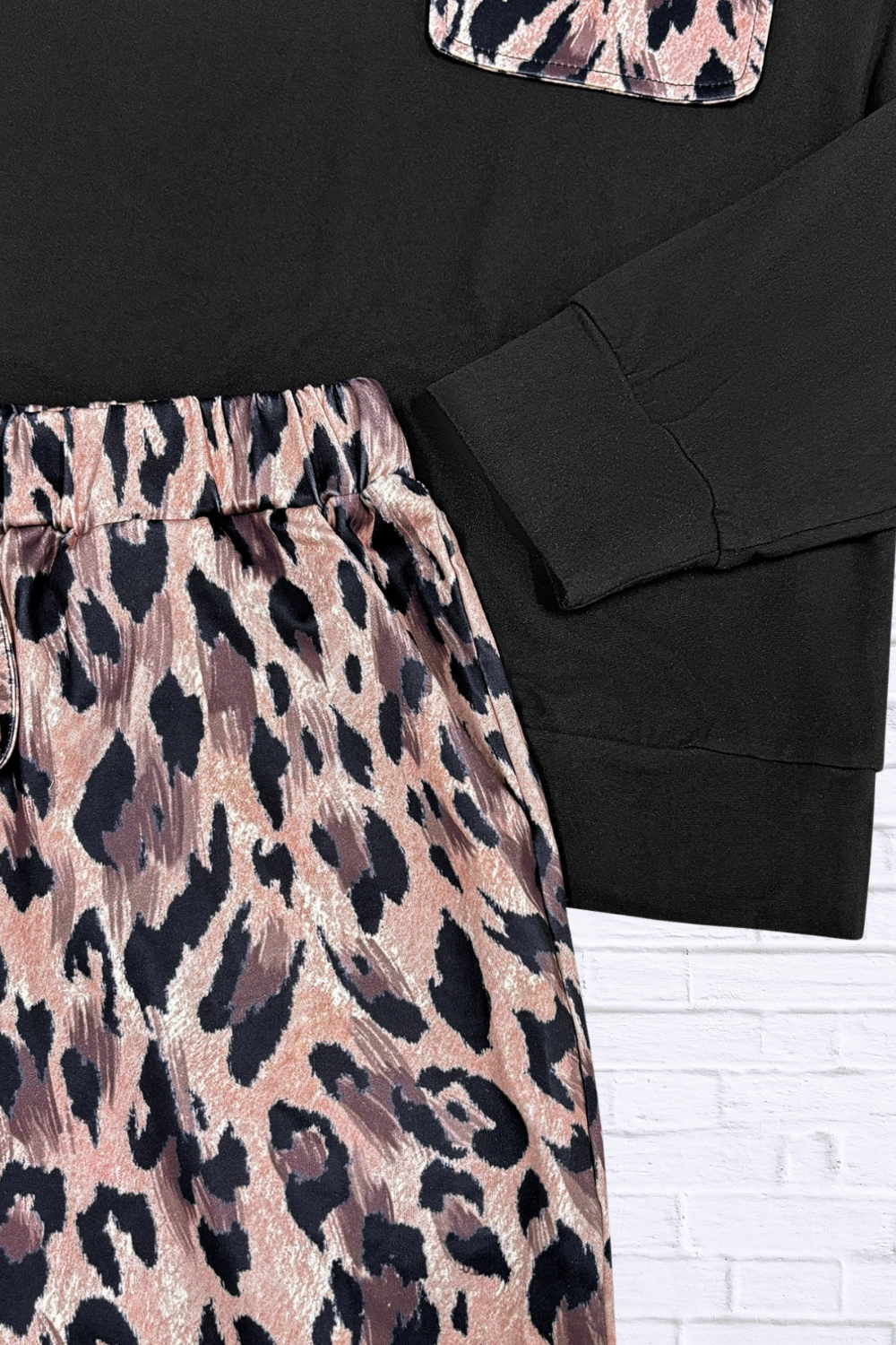 Round Neck Top and Leopard Pants Set – Women’s Two-Piece Casual Chic Outfit for Everyday Style