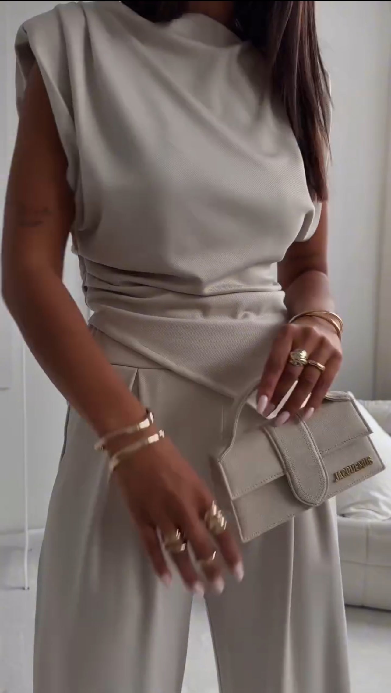 Solid color irregular suit