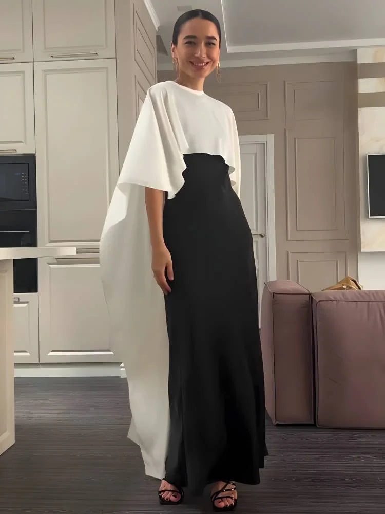 Ensemble deux pièces avec jupe à encolure ras du cou et châle contrasté