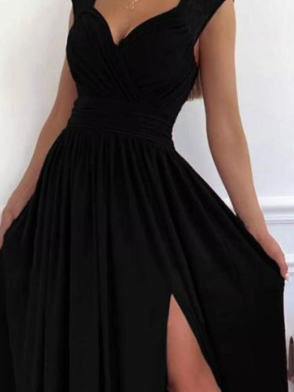 Maxikleid mit hohem Schlitz und Spitzendetail
