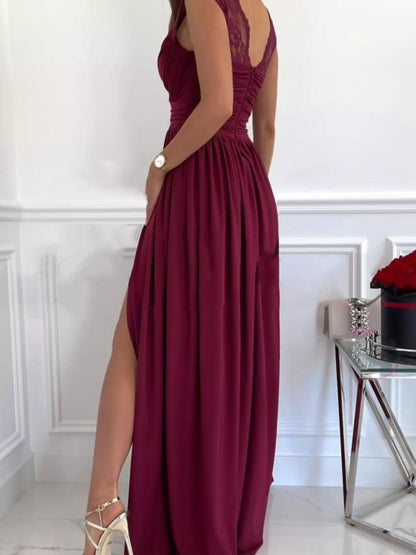 Maxikleid mit hohem Schlitz und Spitzendetail