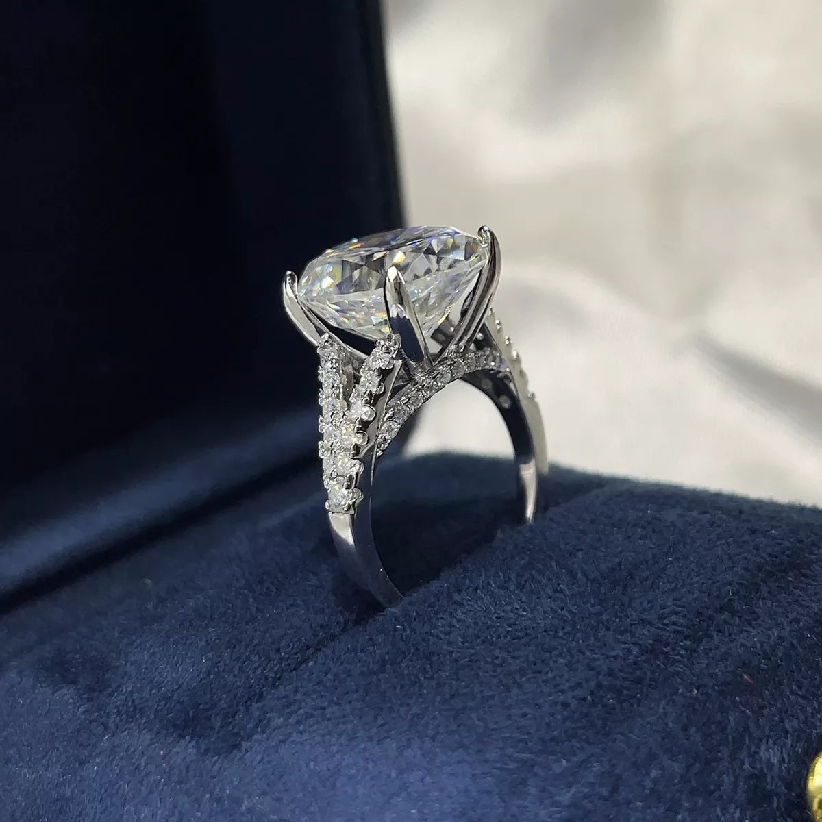 10 Moissanite 925 Sterling Silver Ring