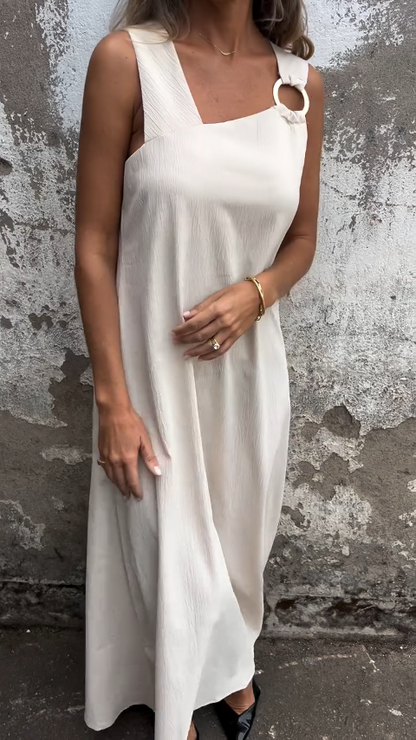 Robe unie à col carré irrégulier