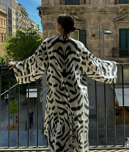 Casual Ethnic Black and White Long Kimono