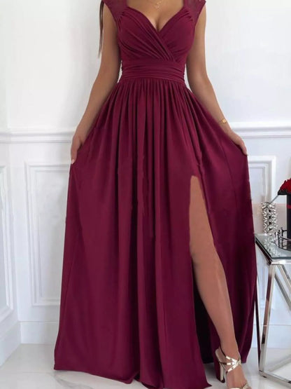 Maxikleid mit hohem Schlitz und Spitzendetail