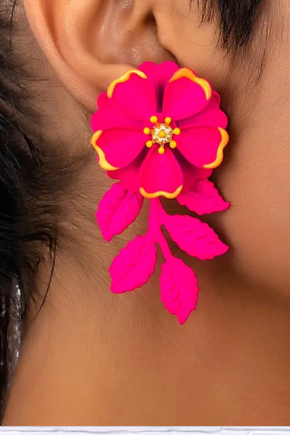 Elegant Vintage Floral Stud Earrings – Timeless Beauty with Enamel Finish