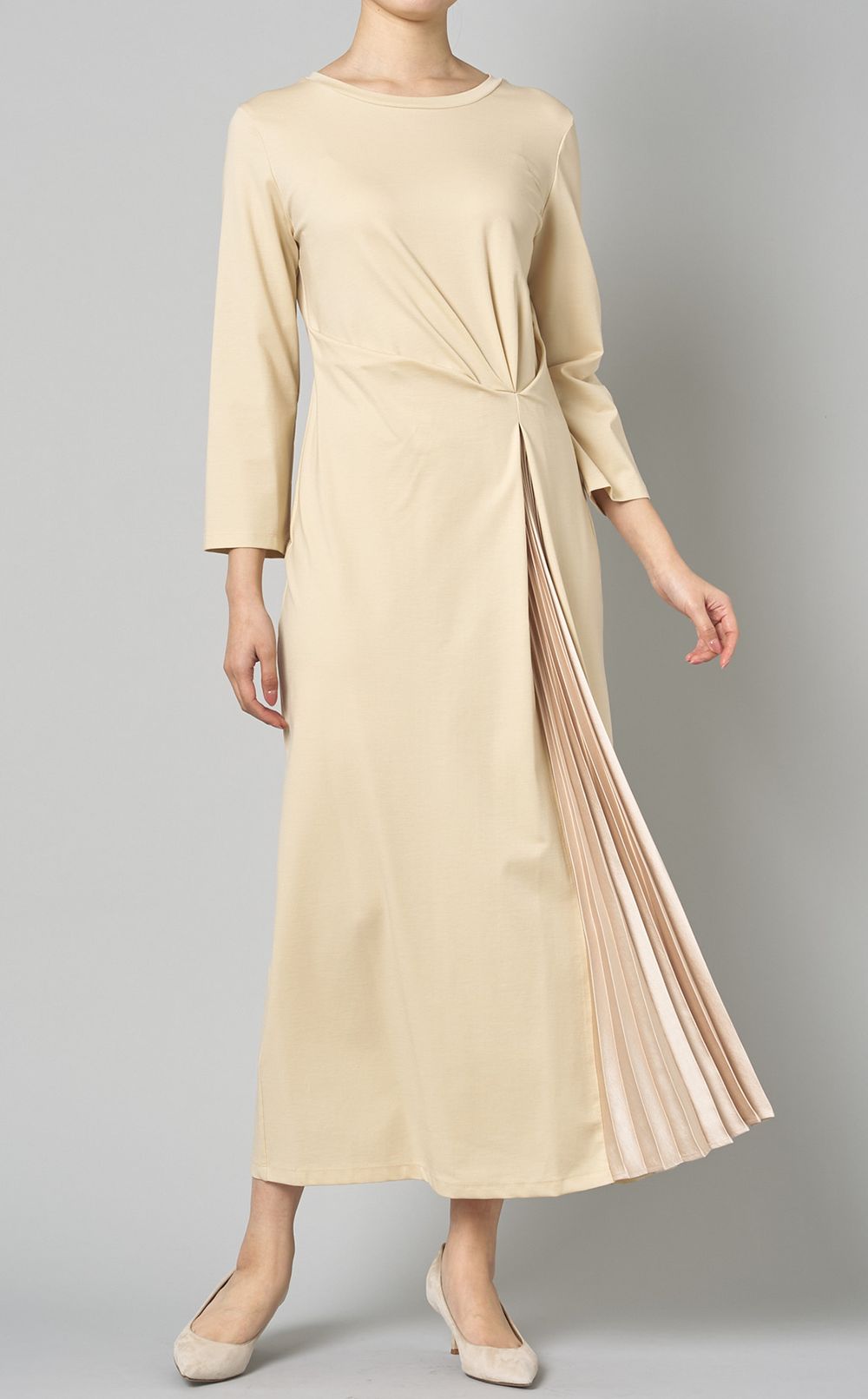 Robe en tricot plissée sur le côté