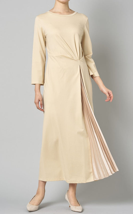 Robe en tricot plissée sur le côté