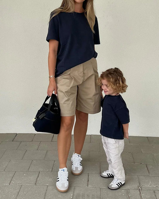 Zweiteiliges Set aus Baumwolle mit Rundhalsausschnitt, kurzärmeligem Oberteil und Shorts