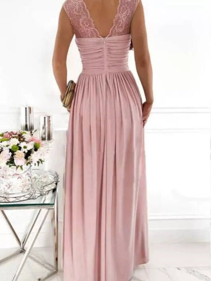 Maxikleid mit hohem Schlitz und Spitzendetail